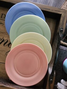 Hazel Atlas pastel milkglass 4 plates, vintage, 1940s, 1950s
